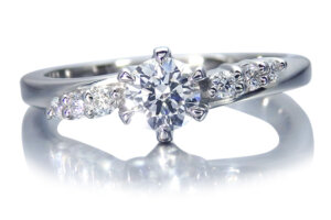6つのメレダイヤの婚約指輪