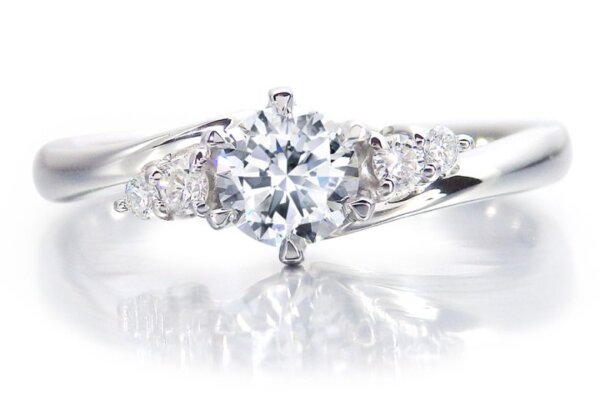 ダイヤモンド婚約指輪　セミオーダー　