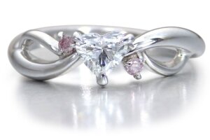 ピンクダイヤ　ハートシェイプ　婚約指輪