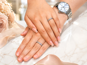 鍛造エタニティリングを結婚指輪に選ばれたお二人 結婚指輪に鍛造のエタニティリングをペアで選ばれたカップル様